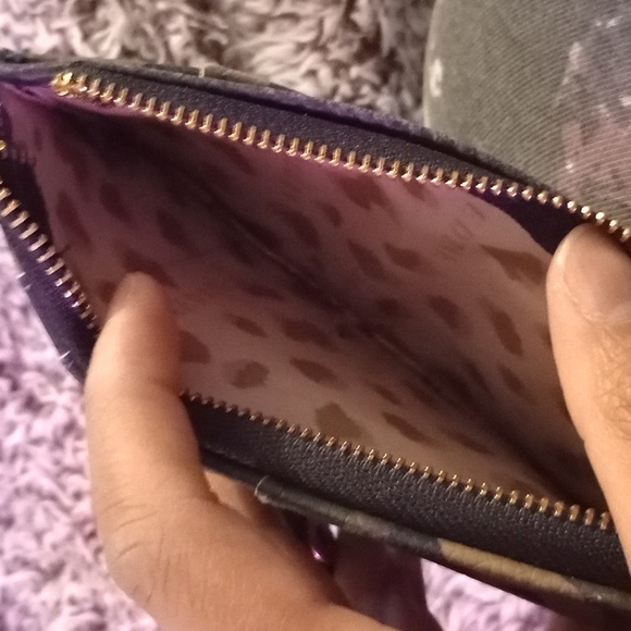 A wallet I  don't need anymore. - Picture 4 of 4